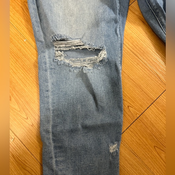 American Eagle Distressed Light/Medium Wash Mom Jeans Size 16 SHORT - Picture 5 of 6